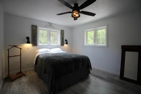 New Large Bruce Peninsula Cottage