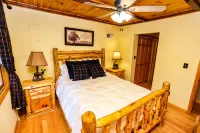 Hideout- Spacious Pet Friendly Home ready!!