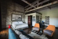GunRunner Boutique Hotel - parking
