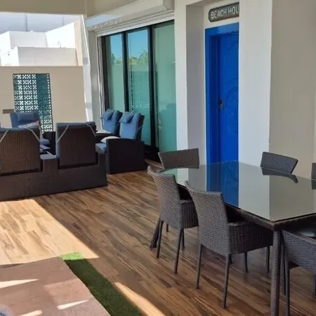 Beautiful House Vista Delfín Beach Front, with Pool