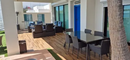 Beautiful House Vista Delfín Beach Front, with Pool