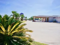 Texan Inn Hotels in Dimmit County