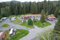 Pioneer Inn by the River - parking