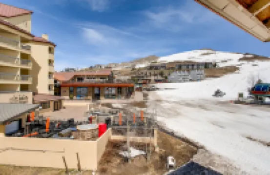 1 Br + Loft with Deck - Sleeps 6 People 1 Bedroom Condo - No Cleaning Fee! by RedAwning