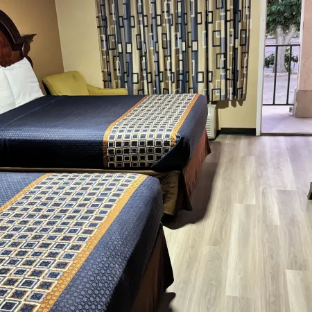 Villa West Inn