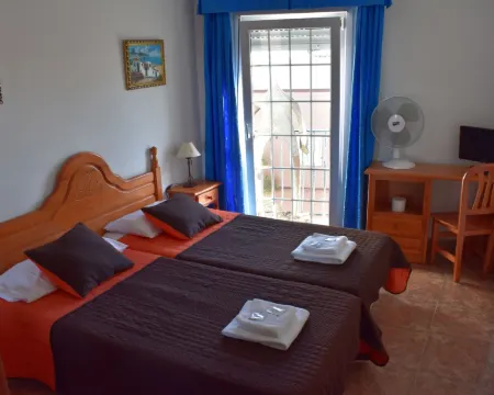 La Fonda Aeropuerto Hotels in Comarca Este