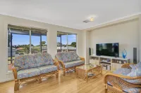 Green Reef Beach House - Aldinga Beach - C21 SouthCoast Holidays Hotels in Aldinga Beach