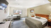 The Saltbush Motor Inn - parking