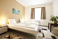 Sportland Inn - Hostels
