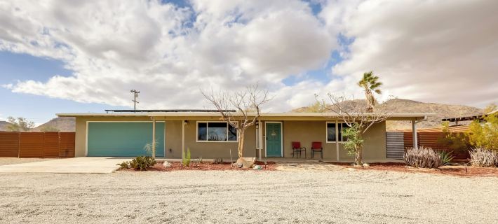 Mtn-view Home w/ Hot Tub: 8 Mi to Joshua Tree! Hotels in Joshua Tree