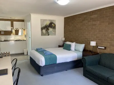 Camellia Motel Hotels near Narrandera Veterans' Memorial
