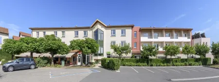 Hotel le Chatard Отели в г. Сен-Лоран-д'Оен