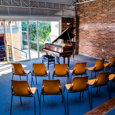 Piano B&B + Coworking Hotels near Guaiba Bridge
