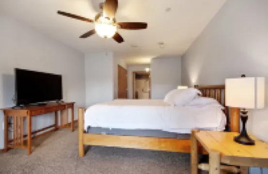 First Floor 3 Br Condo, Northern Bay Golf Course Hotels in 