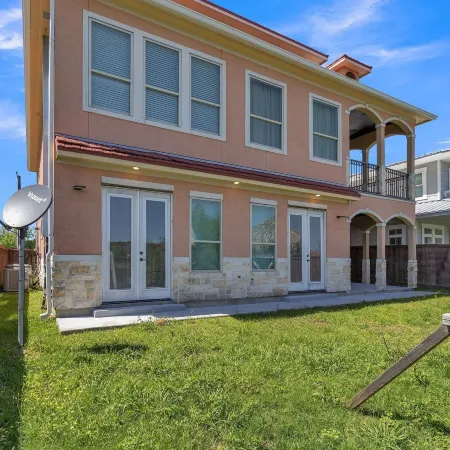 Charming 2 Story Retreat 2 Bedroom Home by RedAwning