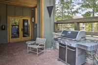 Keystone Ski Condo w/ Mtn View - Walk to Gondola! - Huoneistot