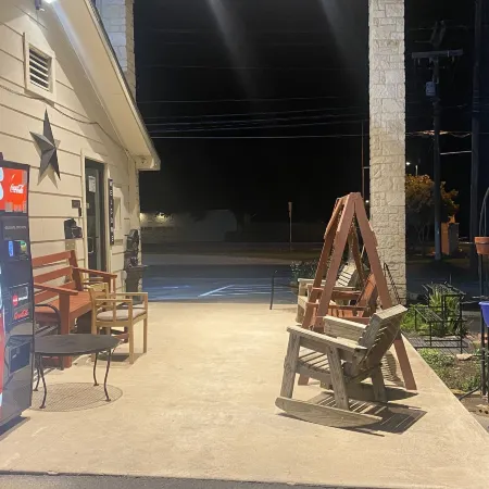 Cedar Creek Inn