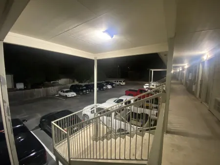 Cedar Creek Inn Отели в г. Бернет