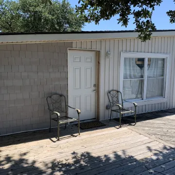 The Boat House - Water Front, Wifi, Pet Friendly 1 Bedroom Home by RedAwning