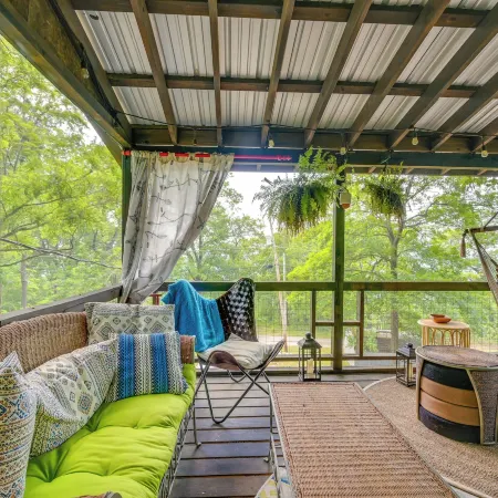Great Cacapon Cabin w/ Mountain Views
