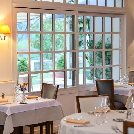 Logis Hôtel Restaurant le Chêne Vert