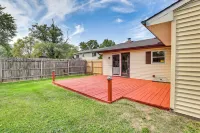 Peaceful Home Near Youngstown: Fenced Backyard! - Wifi