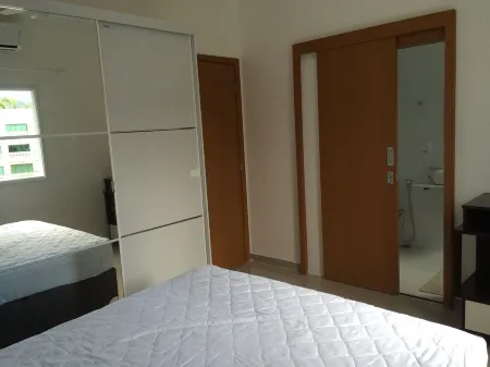 SEASONAL APT.WITH POOL, AIR CONDITIONING>WIFI>COMFORT Отели рядом с достопримечательностью «Ubatuba Bus Station»