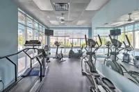 New Smyrna Beach Condo w/ Balcony & Pool Access - Parkplatz