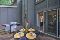 Cozy Poconos Townhome w/ Fireplace Near Jack Frost - Wifi
