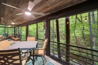 Modern, Luxurious Cabin for Two located on a Cascading Waterfall - WIFI