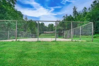 Hawley Home w/ Deck: 4 Mi to Berkshire East Resort - parking