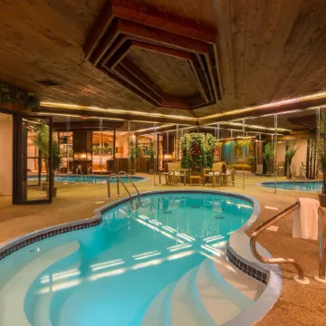 Sybaris Pool Suites Mequon