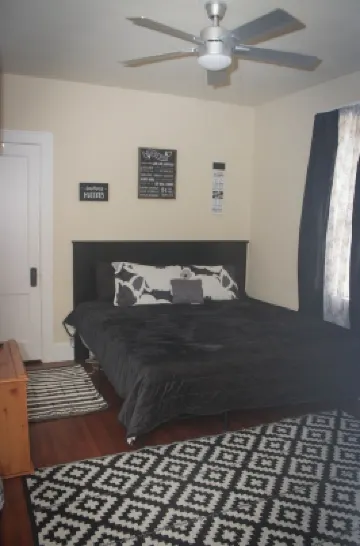 Modern Cozy Getaway 6 Miles from Downtown, Cincinnati