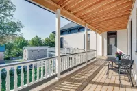 Chic & Historic Apartment ~ 6 Mi to Louisville! - parking