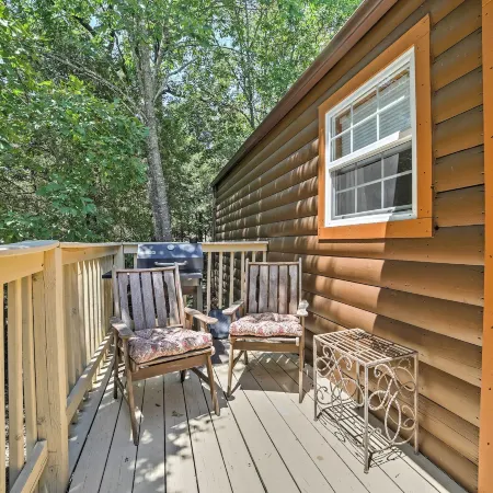 4 Mi to Museums Cozy Branson Cabin