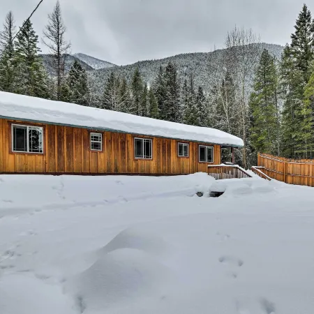 Hungry Horse Cabin Deck, Fire Pit, Near Glacier!