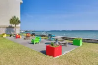Bayfront Pensacola Beach Condo w/ Pool & Elevator - Beach