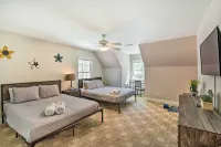 Helen Retreat w/ Hot Tub, 2 Mi to Downtown! - Pet friendly