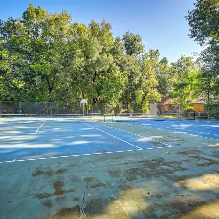 Gainesville Townhome w/ Patio ~ 3 Mi to UF!