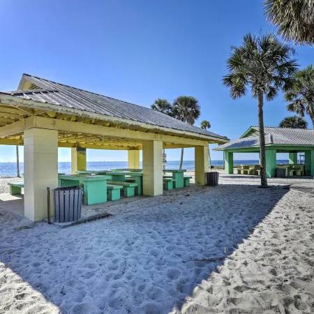 Keaton Beach Escape w/ Hot Tub: 2 Mi to Shore