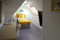 Newton House Hotels in Clifton and Compton