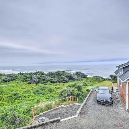 Yachats Gem w/ Private Beach Access, Views