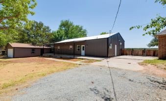 Spacious Palo Pinto Home Private Dock and Pool