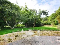 Warmwell Lodge - parking