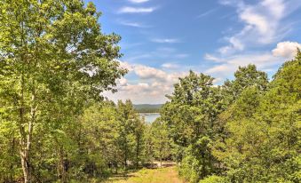 Norfork Lake Getaway Deck, 6 Mi to Main St!