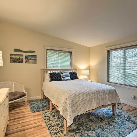 Cute Cottage w/ Deck Walk 115 Ft to Brewery & Cafe