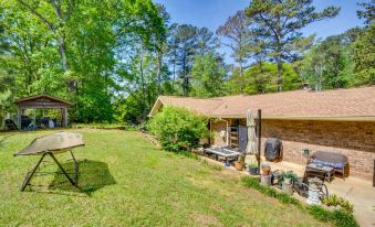 Whimsical Athens Home - 3 Mi to Sanford Stadium