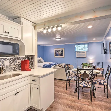 Updated Williamstown Apartment with Kitchen!