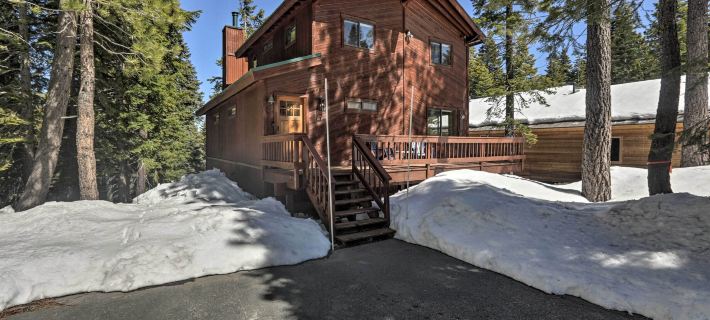 Tahoe Donner Retreat w/ Decks & Lake Access! Hotels in Truckee