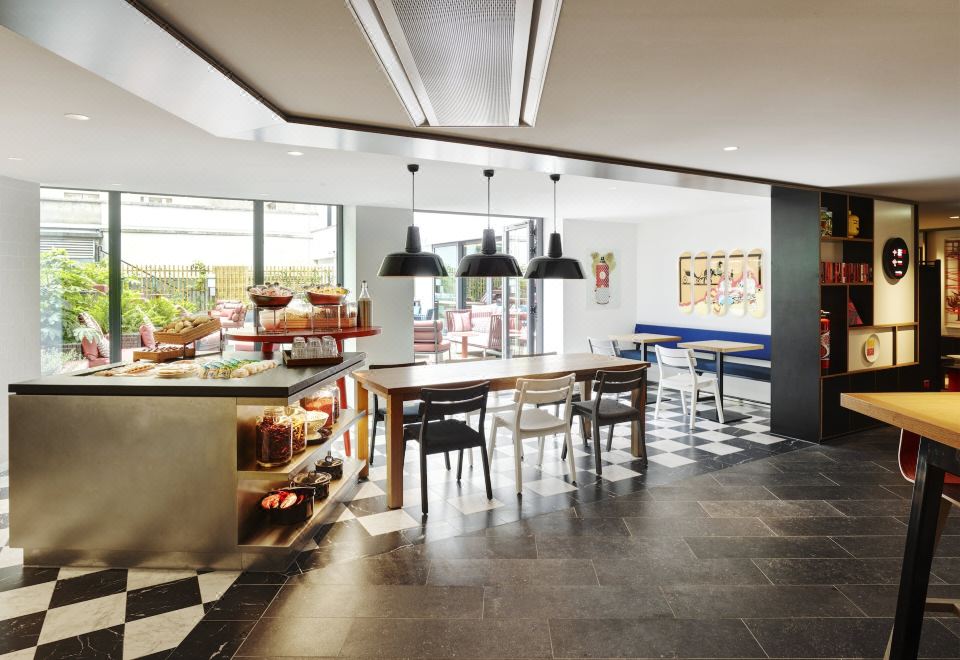 1. 시티즌엠 파리 ..